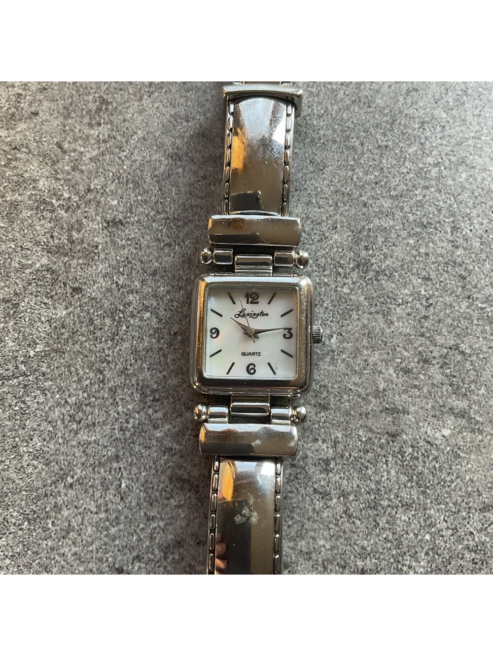 Beautiful Vintage Lexington Womens Watch 25mm Silver Tone Case/Band MOP Dial B-H